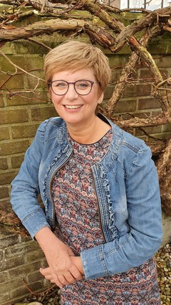 Ingrid - Relatietherapeut - Gezinstherapeut, EMDR-therapeut, psychosociaaltherapeut, speltherapeut, Brainspot master practioner